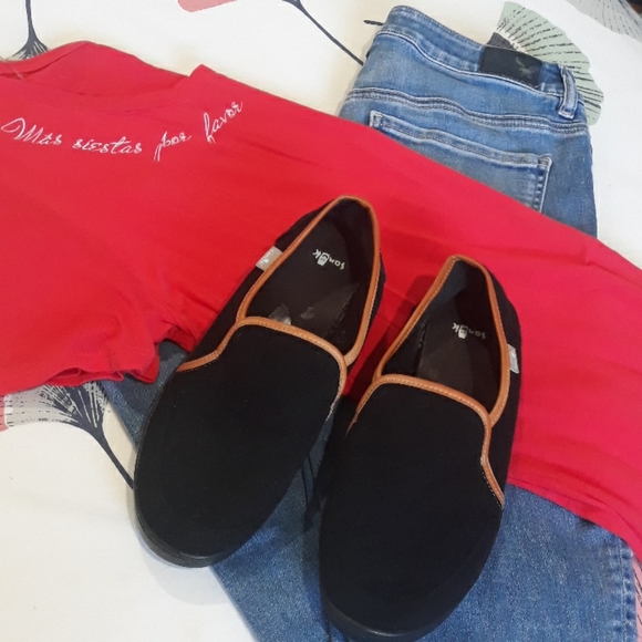 Sanuk Pair o Dice black loafer 9